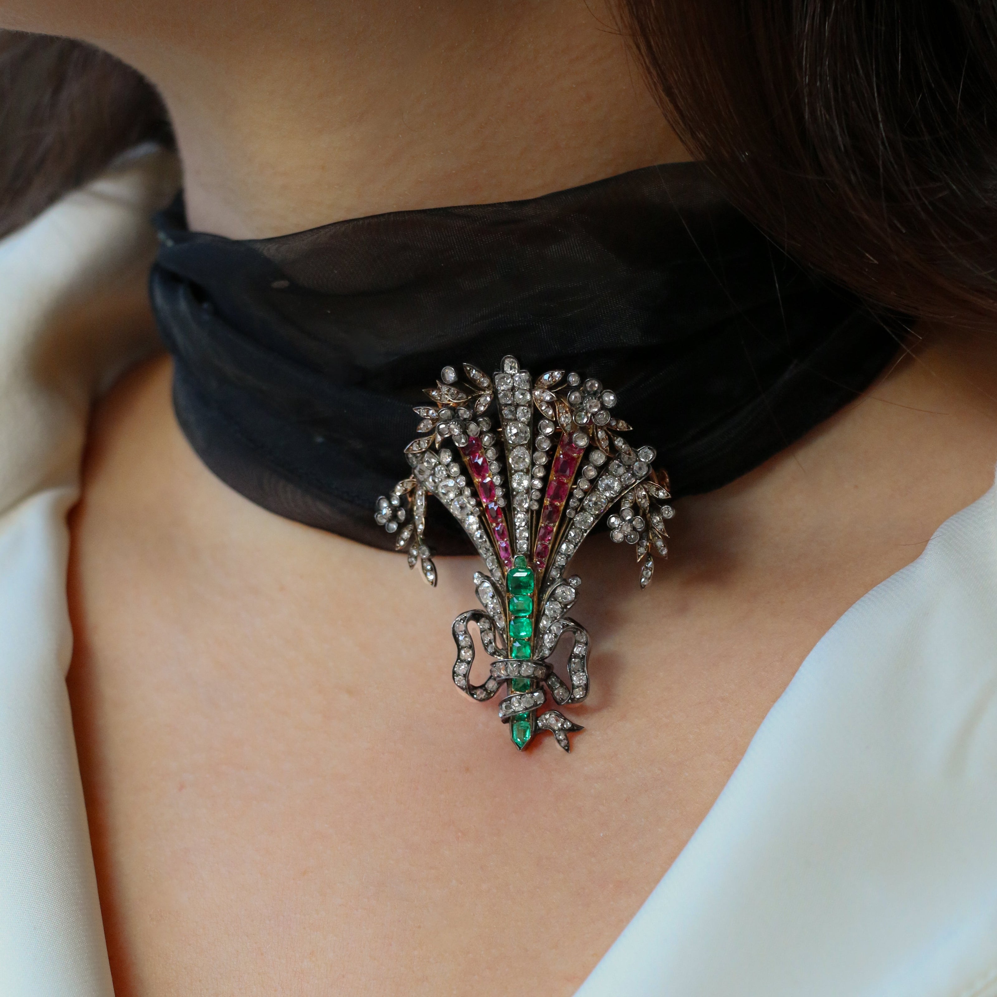 Broche vintage signée époque victorienne - Estimation bijoux Côte d'Azur